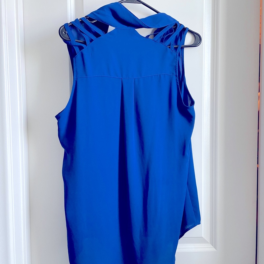 Express sleeveless button up